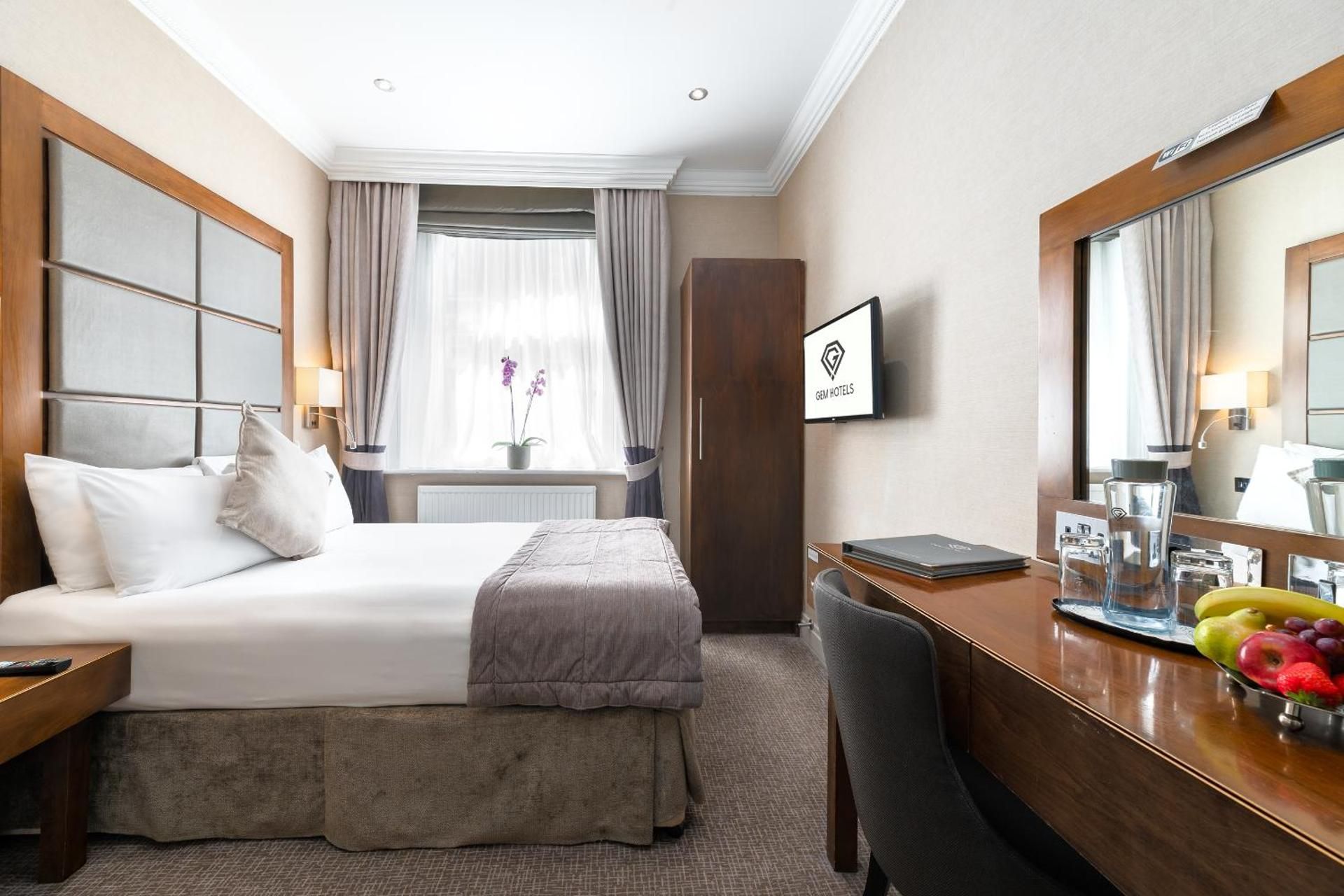 Gem Langham Court Hotel Executive Double Room 5
