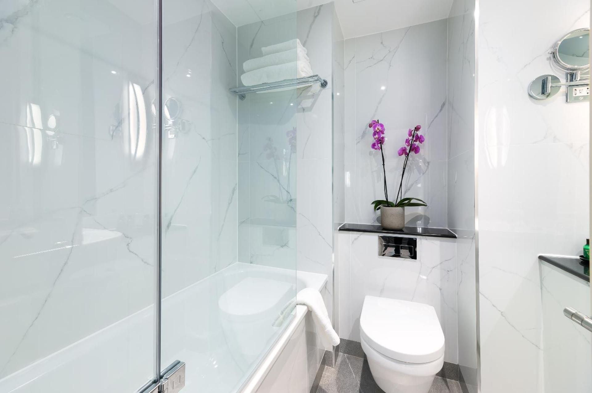 Gem Langham Court Hotel Executive Double Room 7