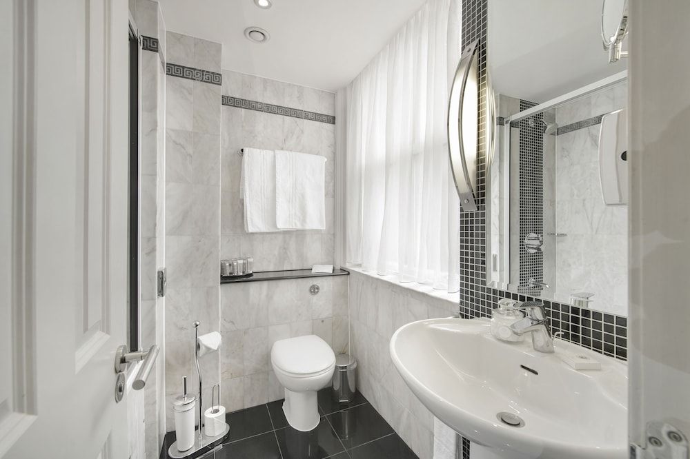 Gem Langham Court Hotel Executive Double Room 6