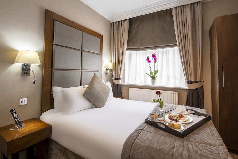 Gem Langham Court Hotel Executive Double Room 3