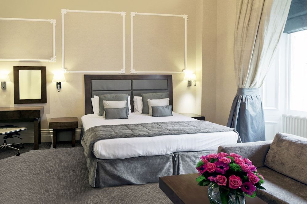 Gem Strathmore Hotel Superior Double Room 3