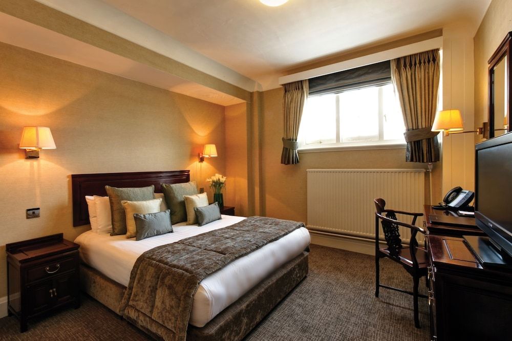 Gem Strathmore Hotel Superior Double Room 2
