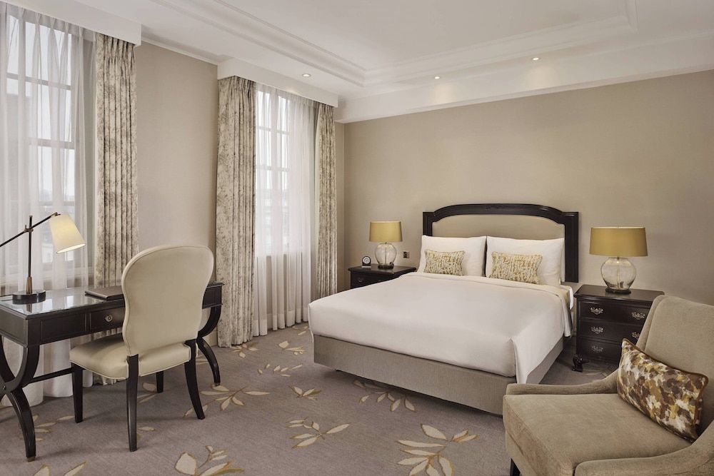 JW Marriott Grosvenor House London Deluxe Room, 1 Queen Bed