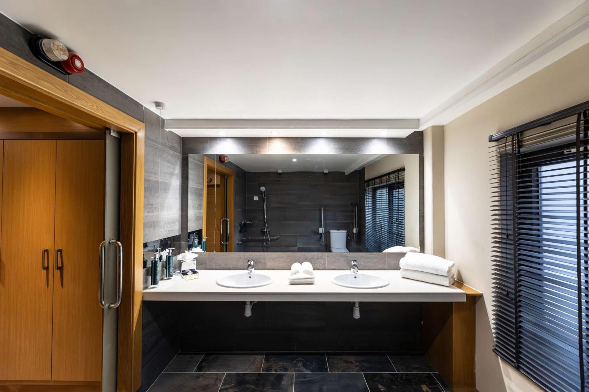 Queen Accessible Guest Room