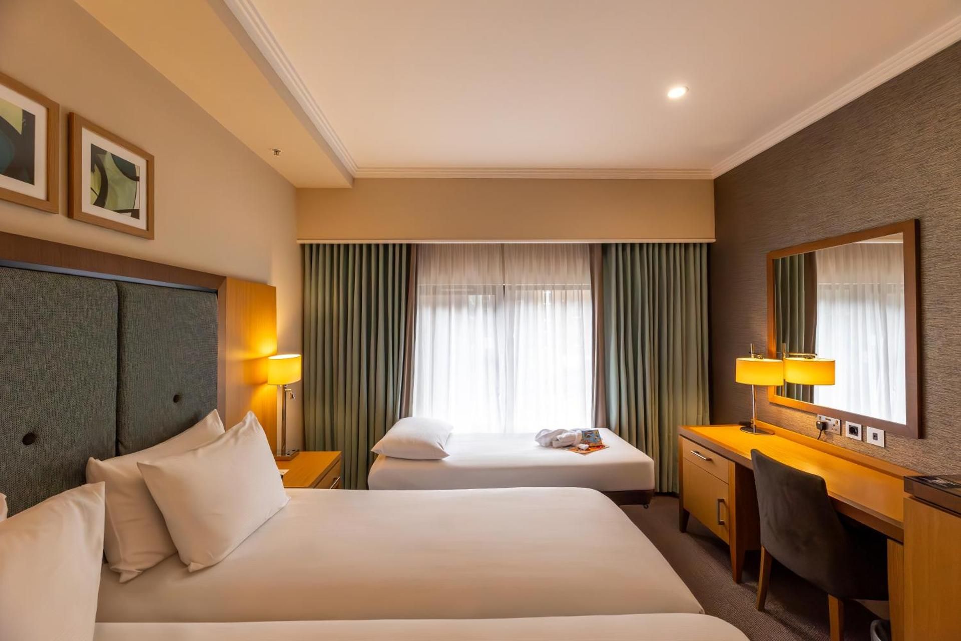 undefined DoubleTree by Hilton London Victoria 9