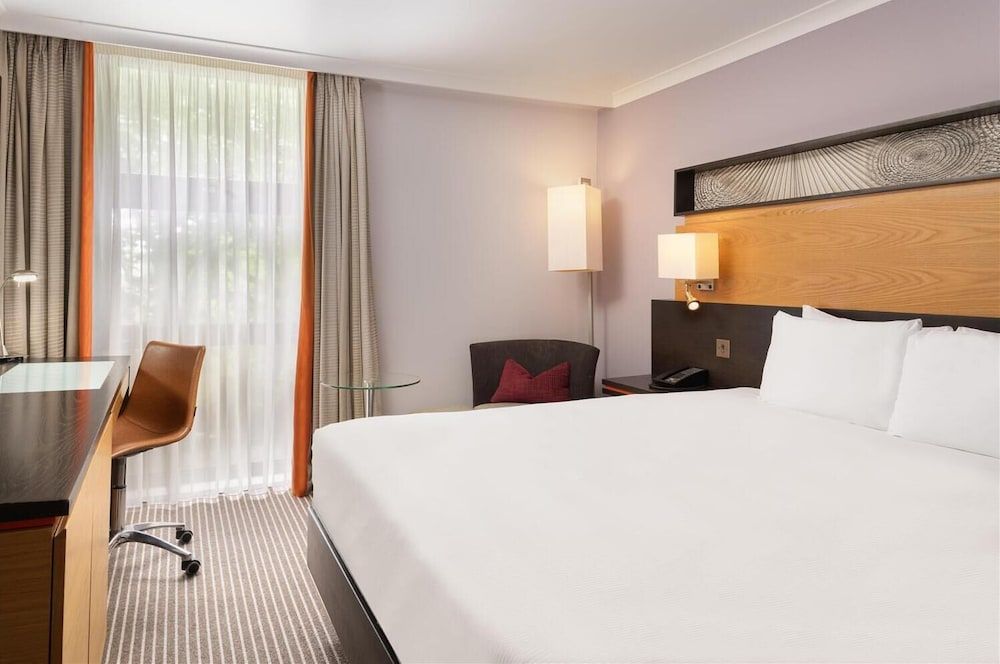 undefined Hilton London Kensington 4