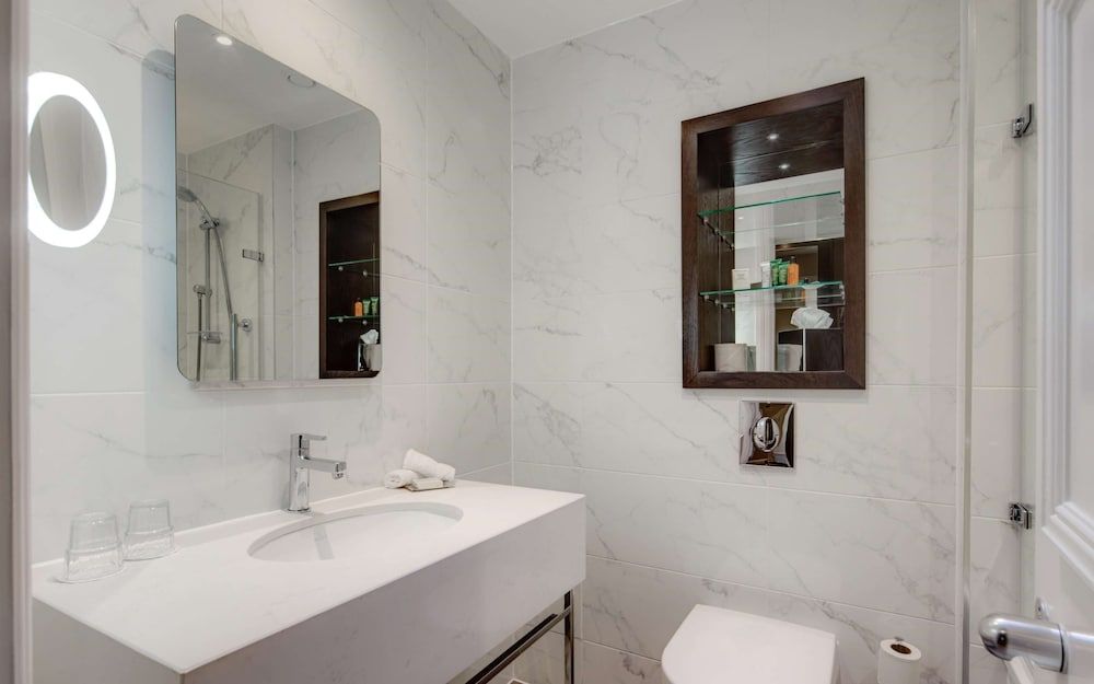 Hilton London Euston Twin Room 5