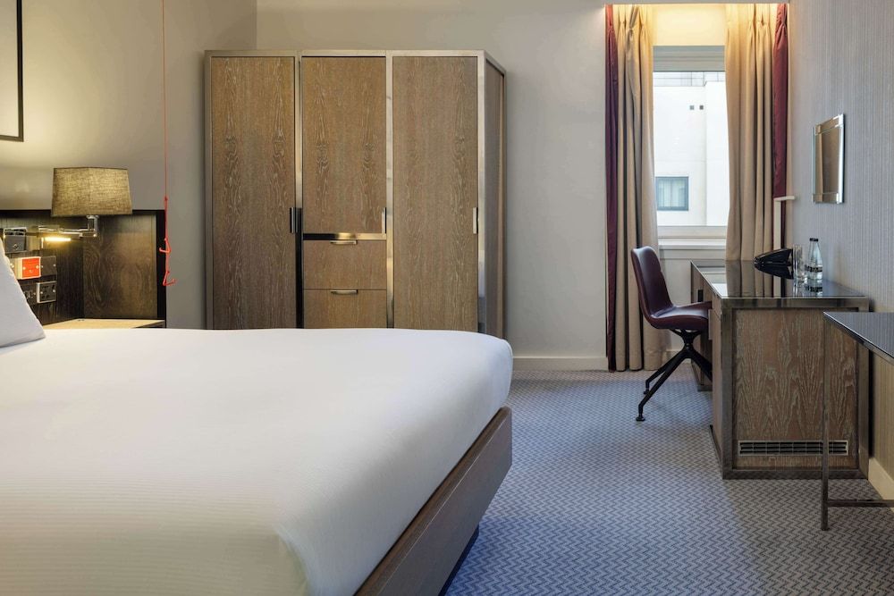 Hilton London Angel Islington Deluxe Room, 1 Double Bed, Accessible 3