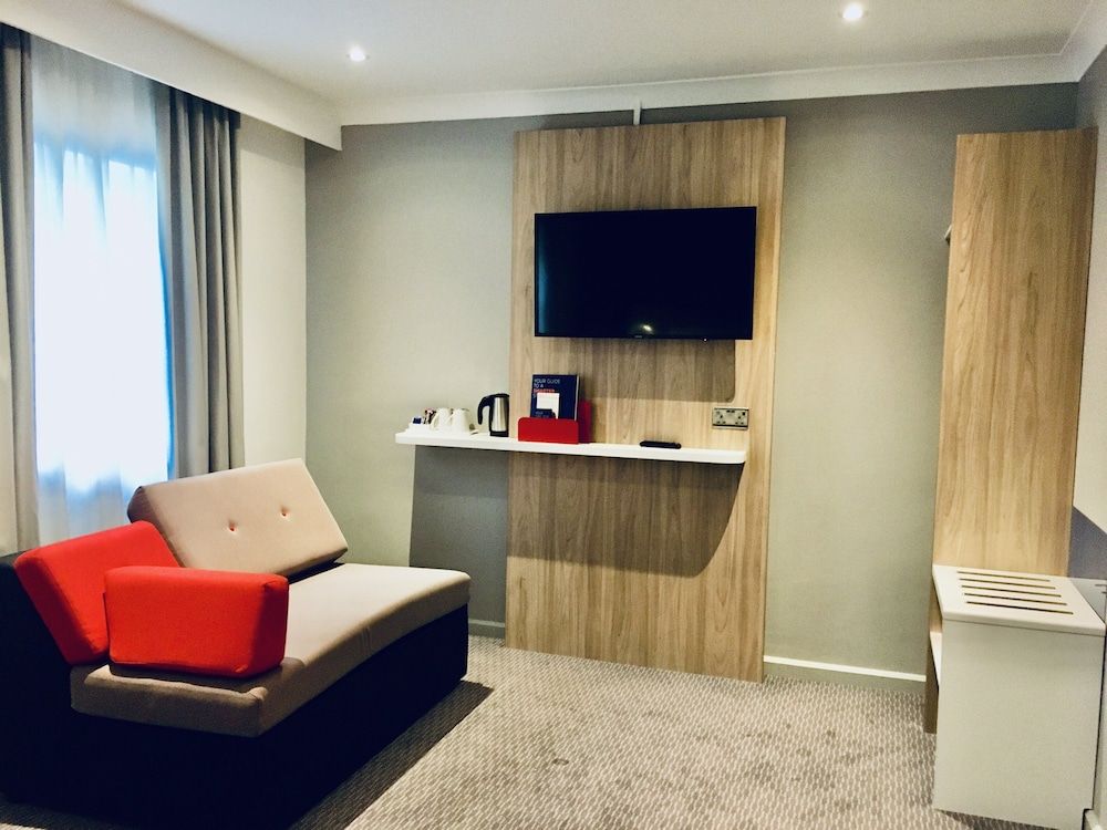 undefined Holiday Inn Express London Victoria by IHG 2