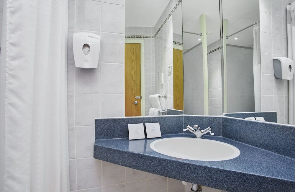 Holiday Inn Express London Victoria by IHG Standard Room, 1 Double Bed 6