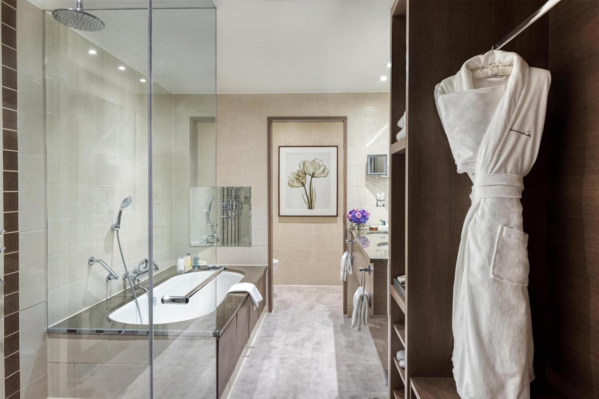 Premium Suite with Balcony 