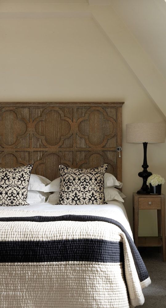 undefined The Bloomsbury 8