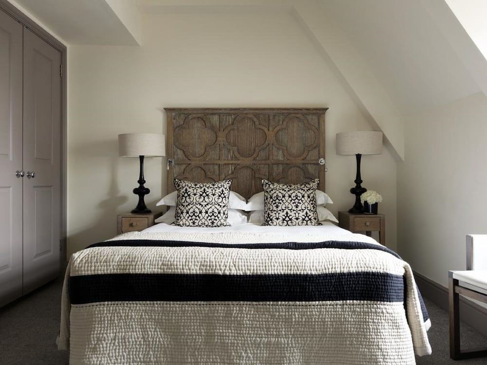 undefined The Bloomsbury 7