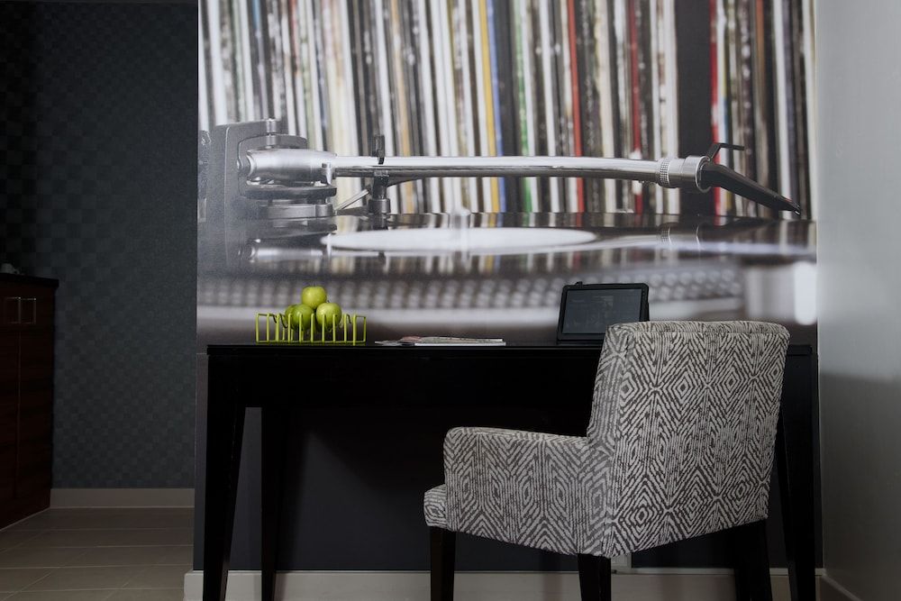 K West Hotel & Spa Studio, 1 King Bed