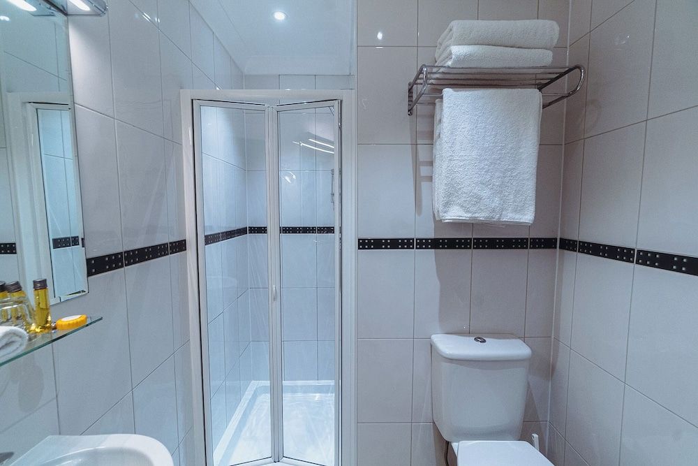 London House Hotel Small Double Room (For Short Stay with 4 Foot Bed) 4