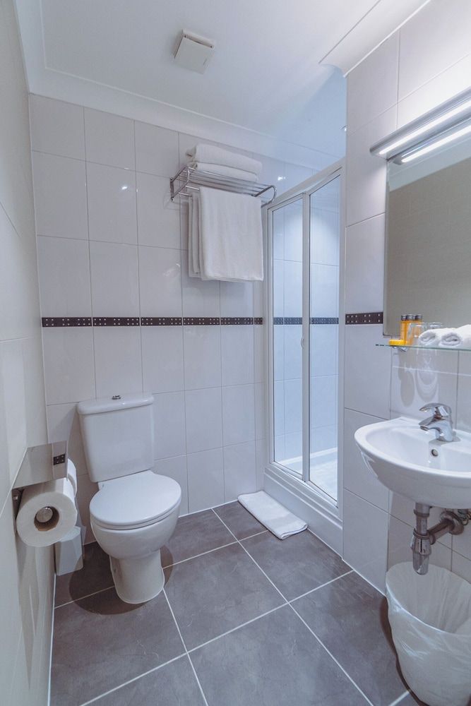 London House Hotel Small Double Room (For Short Stay with 4 Foot Bed) 5