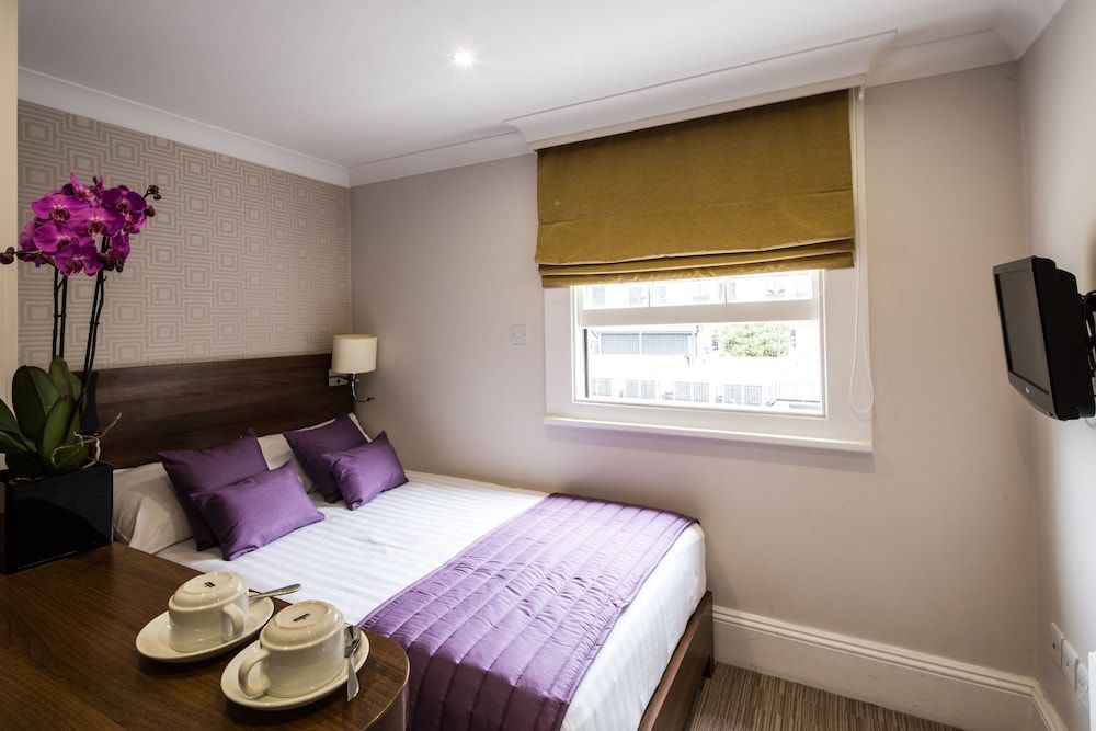 London House Hotel Small Double Room (For Short Stay with 4 Foot Bed)