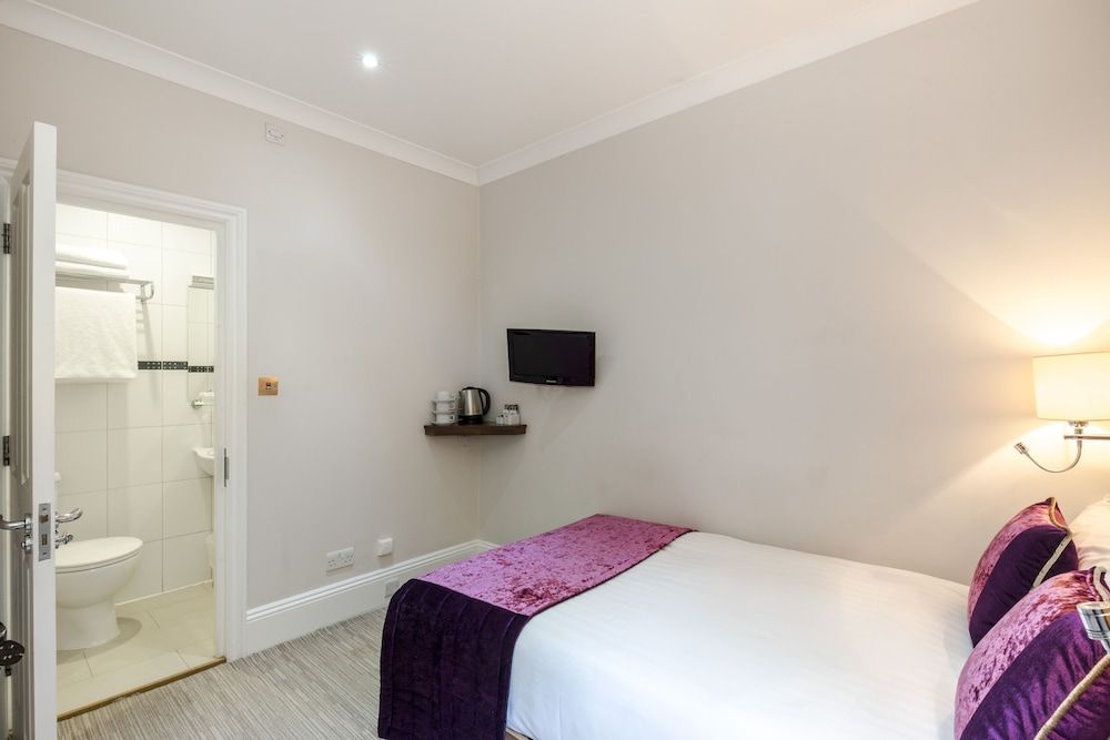 Triple room (1 double bed + 1 single)