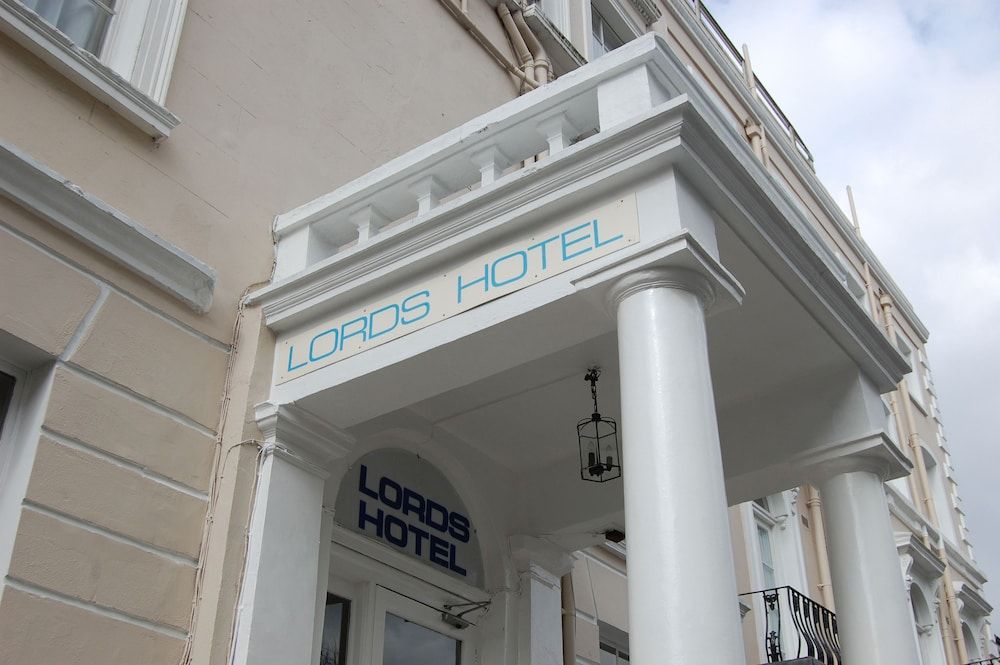 undefined Lords Hotel 7