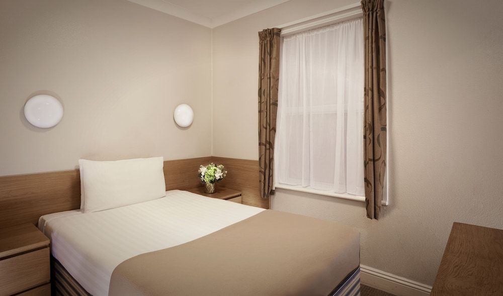 Lords Hotel Superior Double Room 2