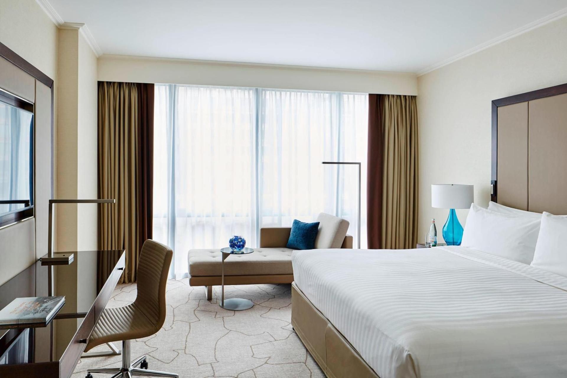 Executive Room, Executive lounge access, Guest room, 1 King, High floor