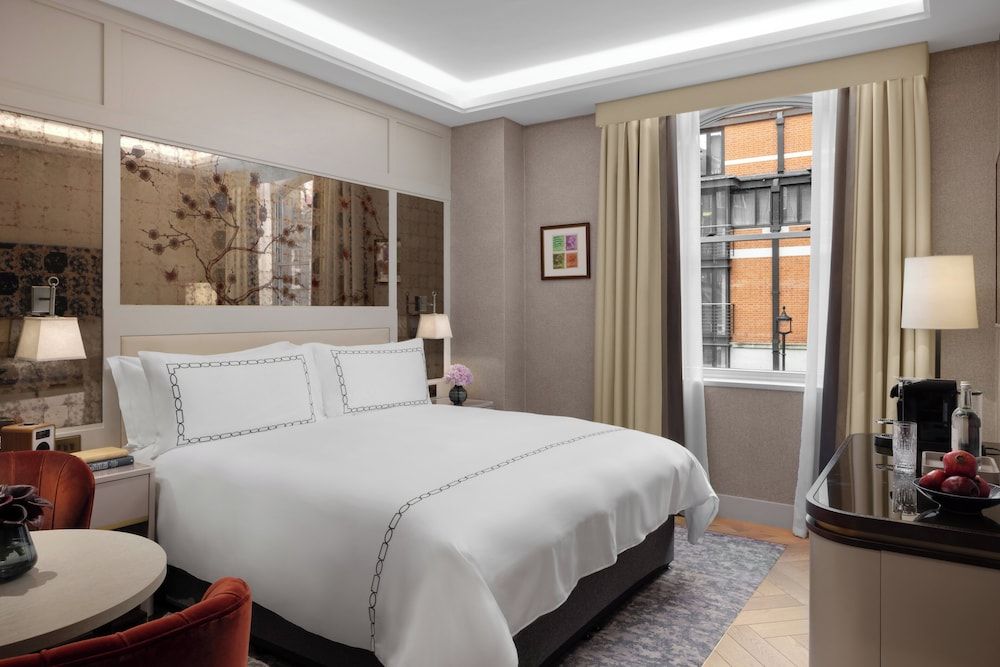 The Biltmore Mayfair Deluxe Room, 1 King Bed