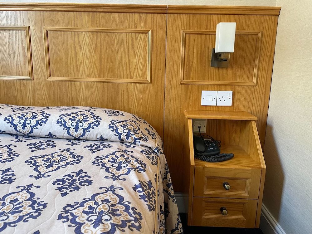 Olympic House Hotel Standard Triple Room 9