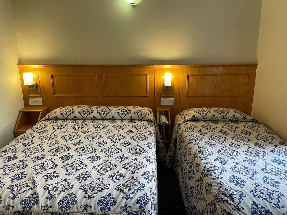 Olympic House Hotel Standard Triple Room 3