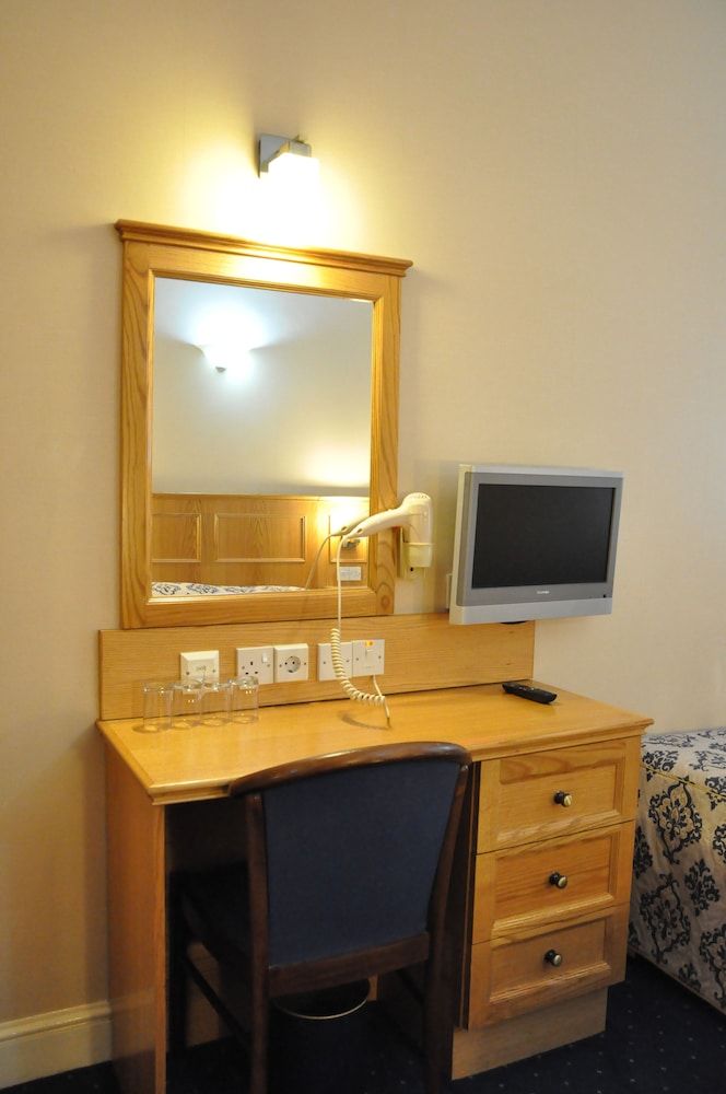 Olympic House Hotel Standard Triple Room 8