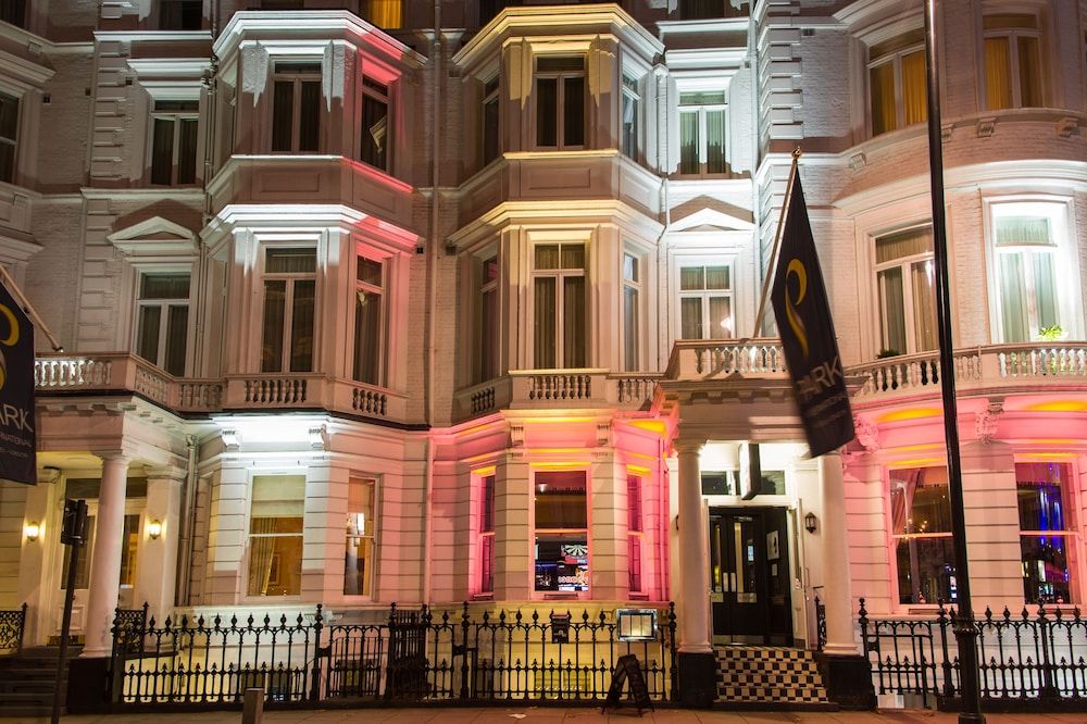 undefined Park International Hotel 7