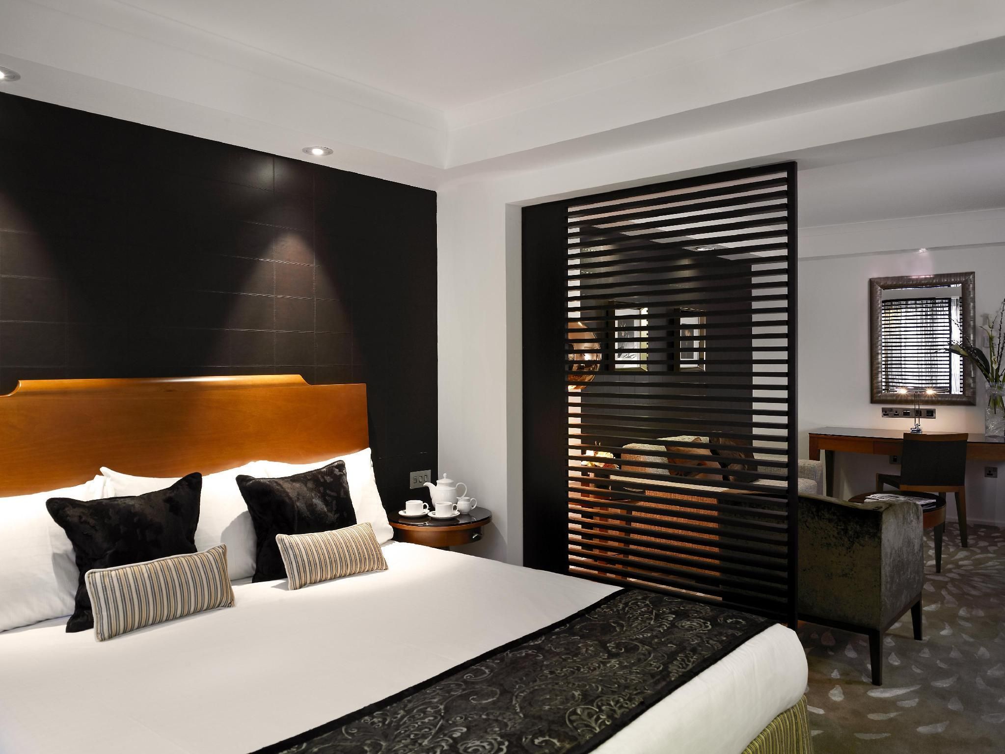 undefined Park Plaza Victoria London 6