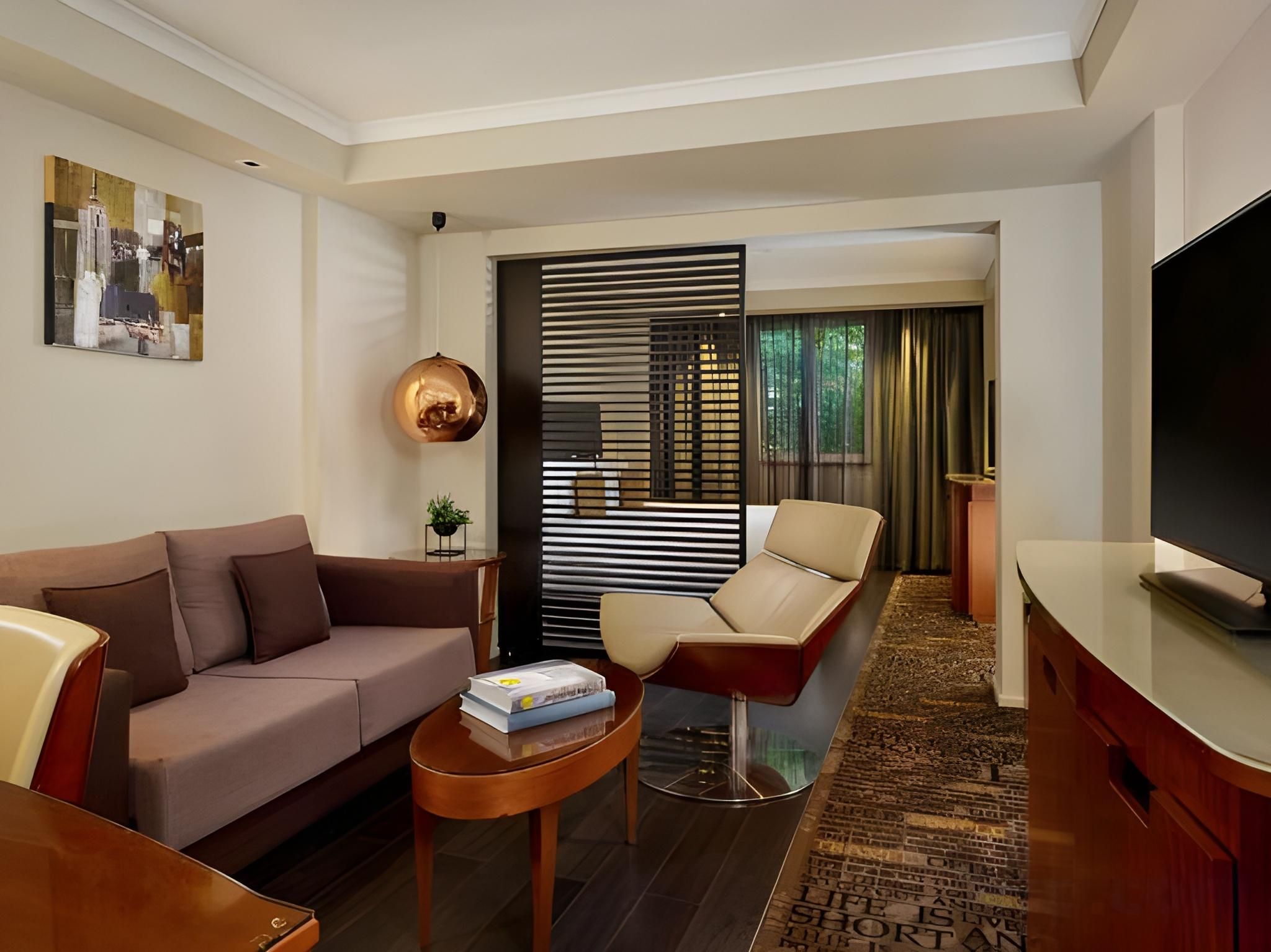 undefined Park Plaza Victoria London 8