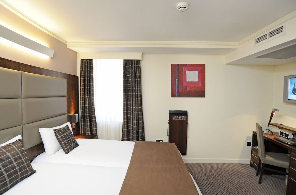 Mercure London Paddington Standard Room, 2 Twin Beds 2