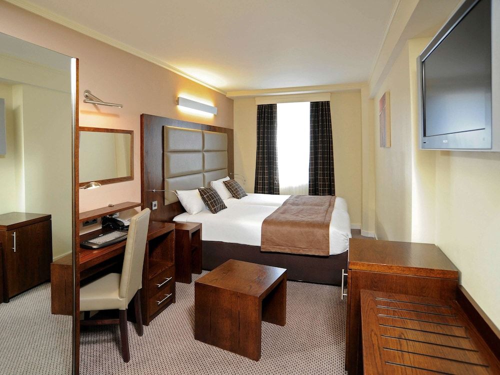 Mercure London Paddington Standard Room, 2 Twin Beds 10