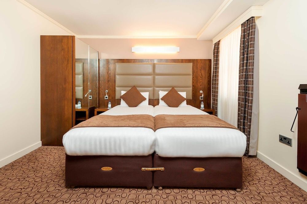 Mercure London Paddington Standard Room, 2 Twin Beds 9