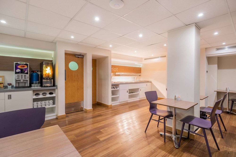 undefined Quality Hotel Hampstead 10