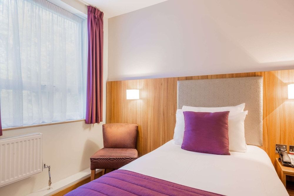 Quality Hotel Hampstead Standard Twin Room 3