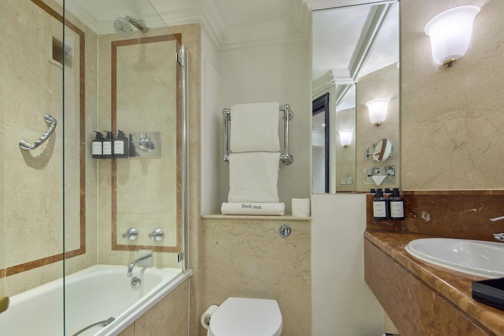 Radisson Blu Hotel, London Leicester Square Standard Room 8