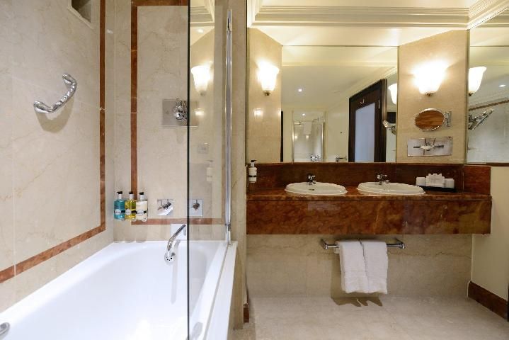 Radisson Blu Hotel, London Leicester Square Standard Room 11