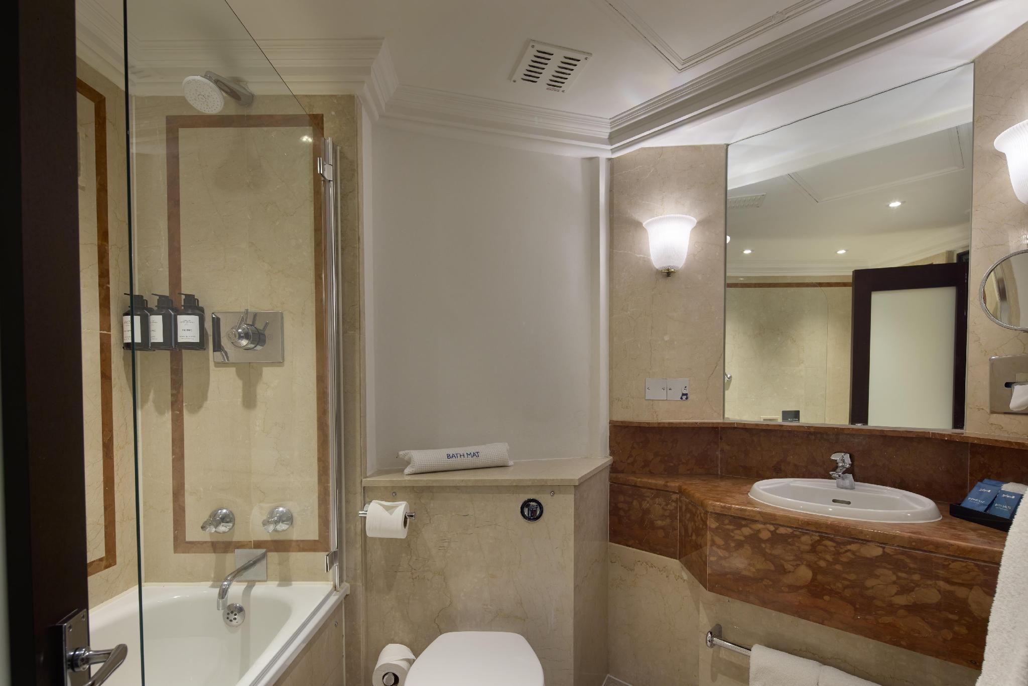 undefined Radisson Blu Hotel, London Leicester Square 8