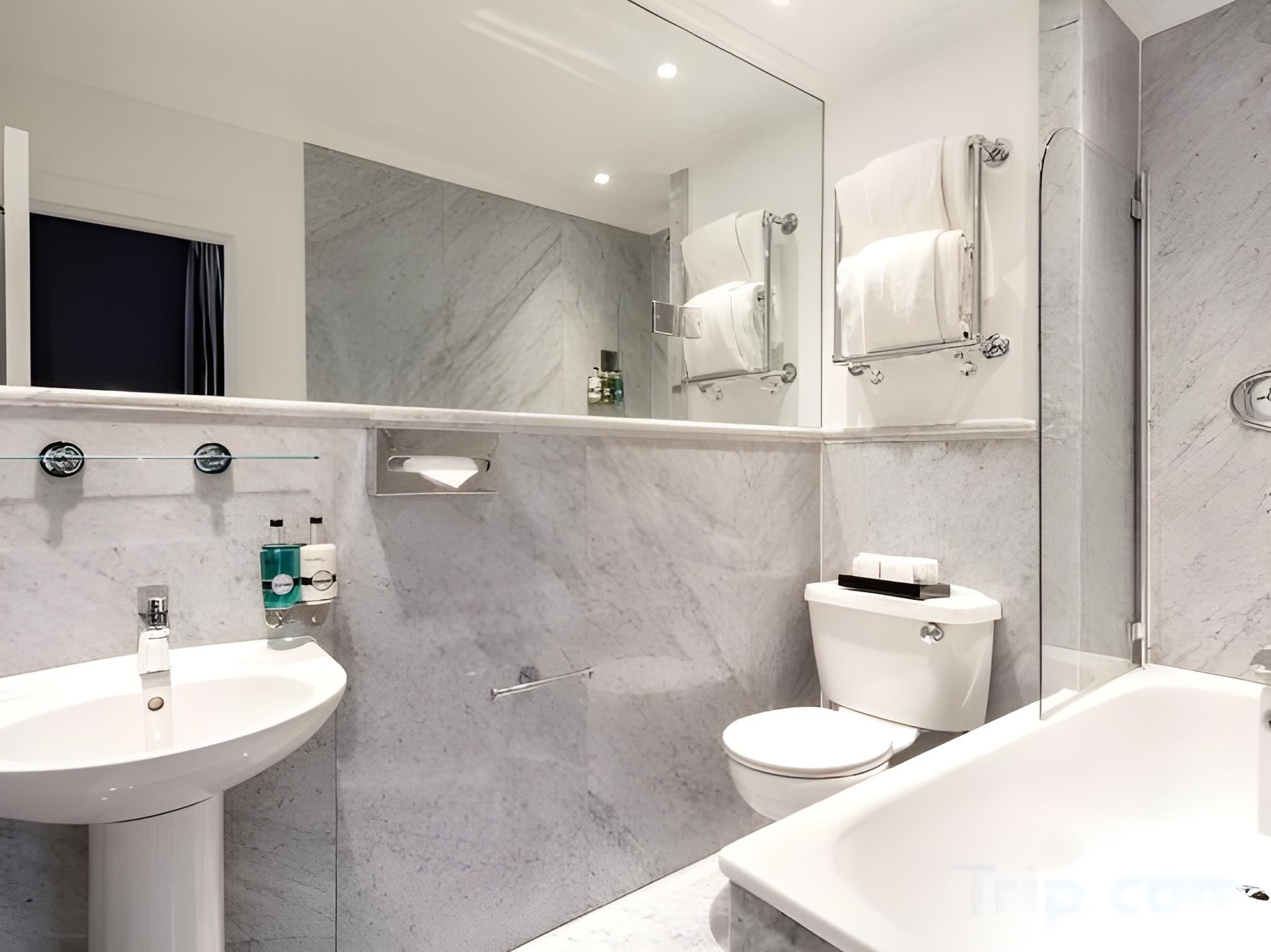 undefined Radisson Blu Hotel, London South Kensington 10