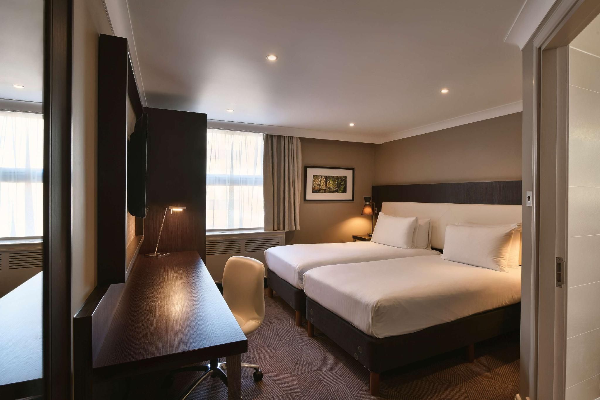 undefined DoubleTree by Hilton London - Ealing Hotel 8