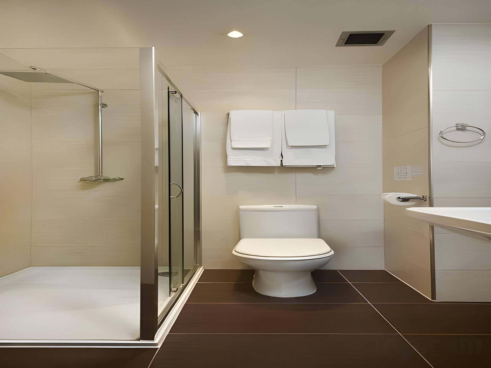 undefined Royal Eagle Hotel 8