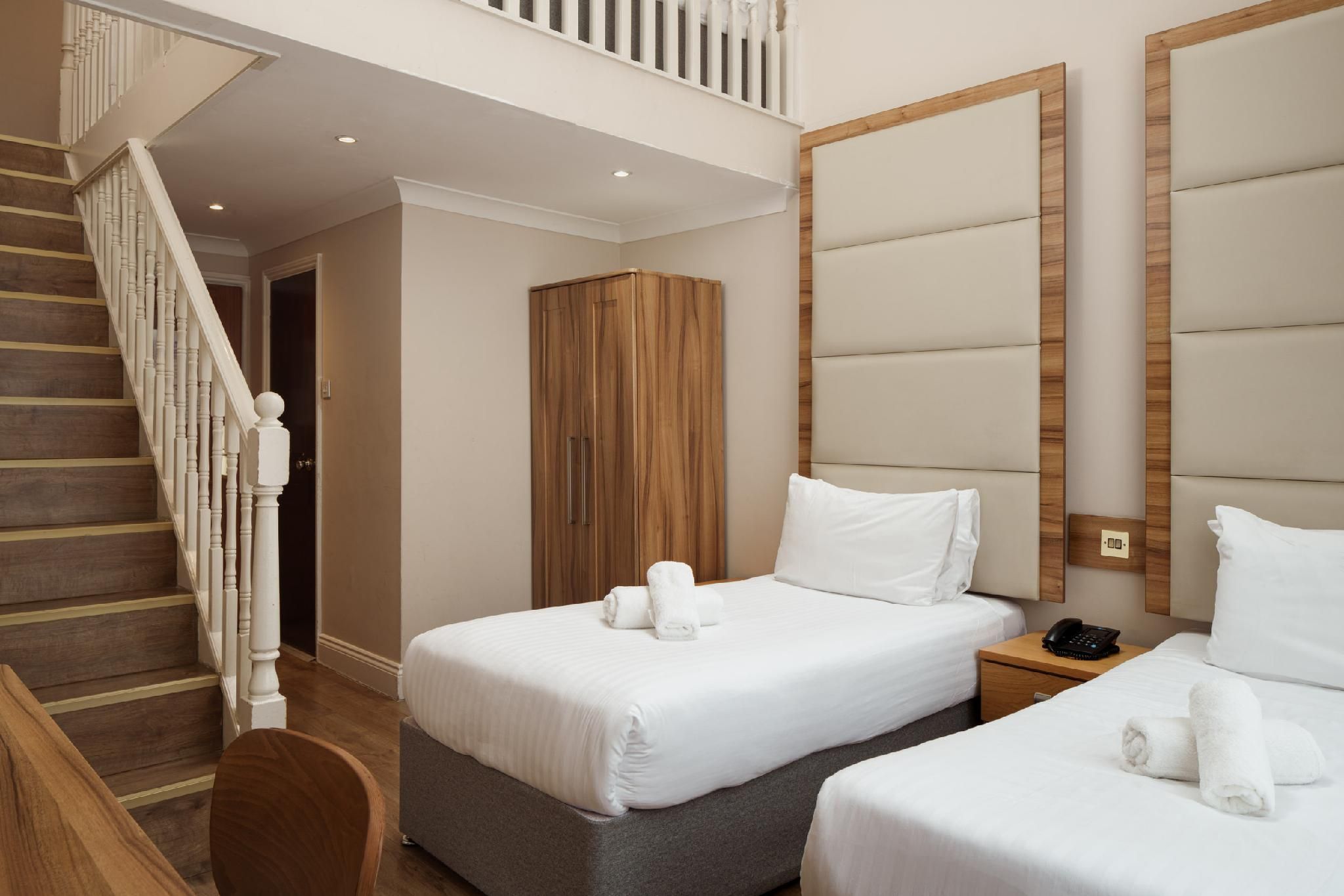 undefined Royal Eagle Hotel 9