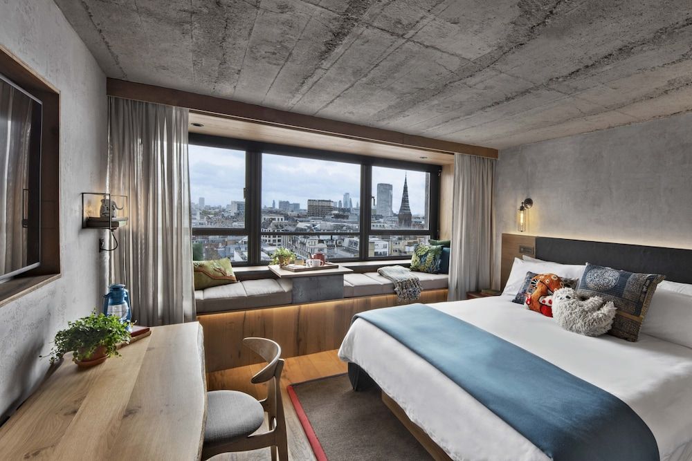 Treehouse Hotel London Room, 1 King Bed (Fort) 3