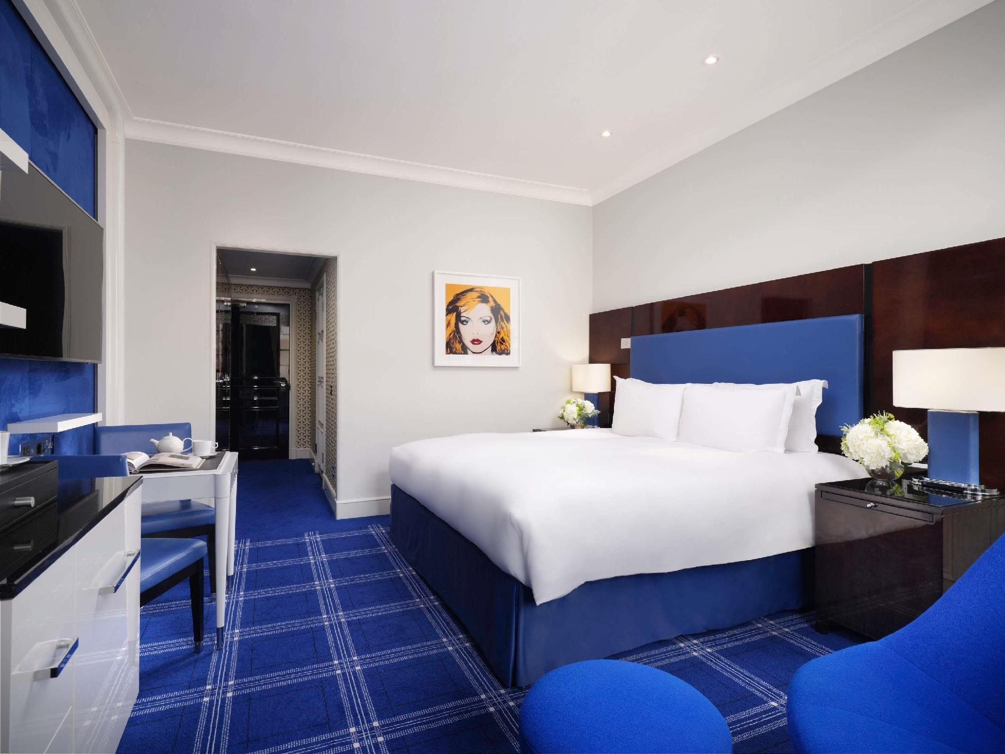 LUXURY ROOM, 2 Single Beds.