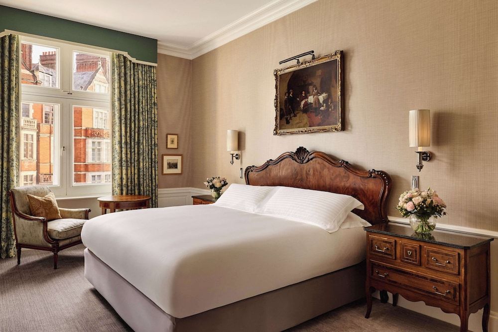 undefined The Connaught, Maybourne 9