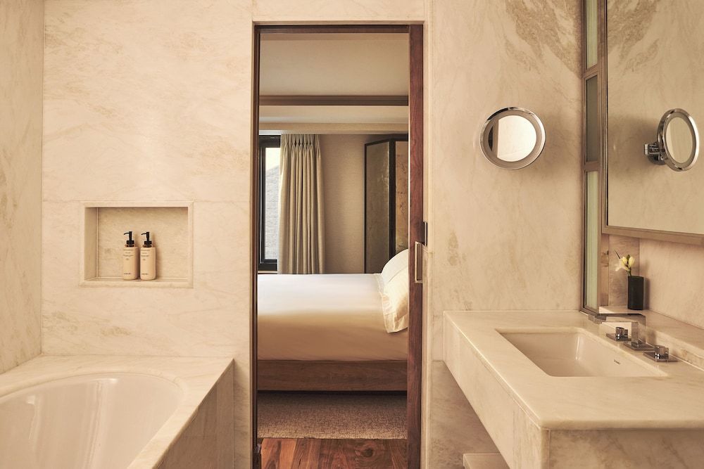 The Connaught, Maybourne Courtyard Superior Room 3