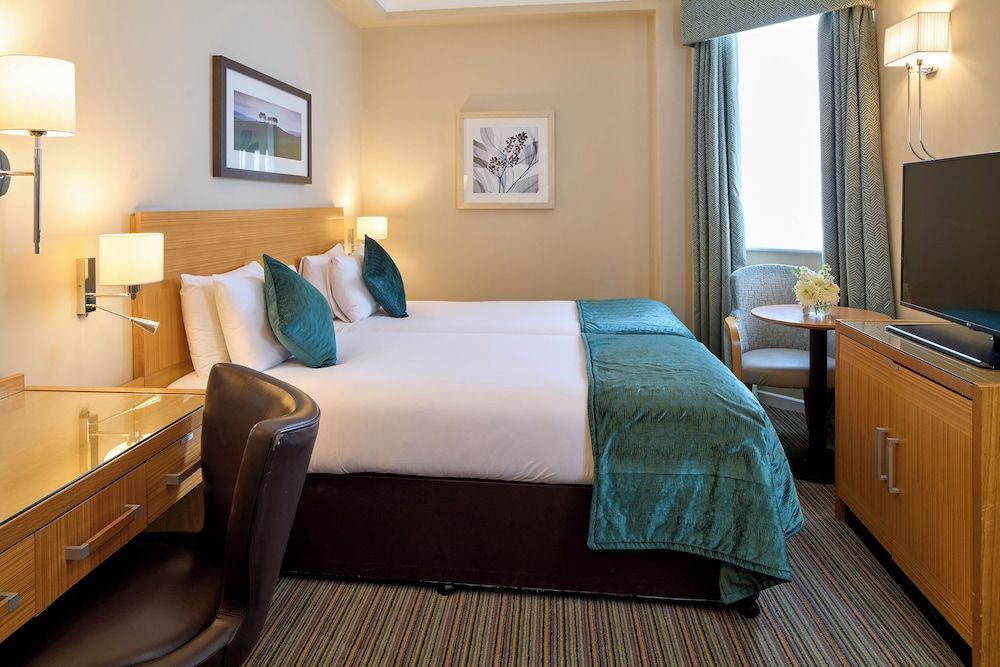 The Rembrandt Classic Twin Room, 2 Twin Beds 4