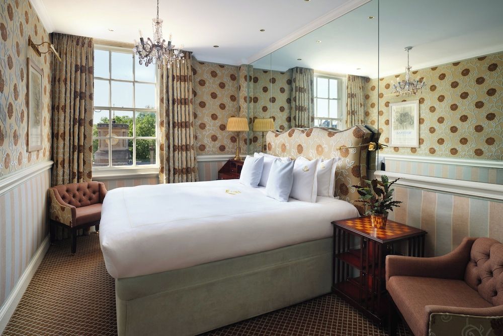 Room, 1 King Bed (Royal Mews View)